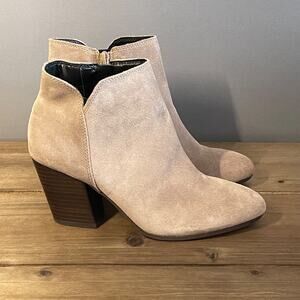 Aldo Women's V Notch Blanka Ankle Bootie Size 6.5 Beige Suede Stacked Heel Zip